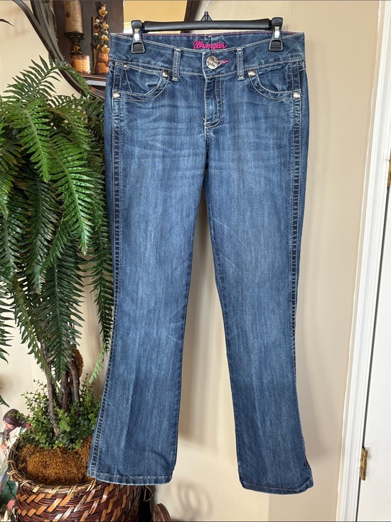 Wrangler Denim - Wrangler Boot Cut Jeans Mid Blue Wash Western Denim 5-Pocket Embellished Rivets